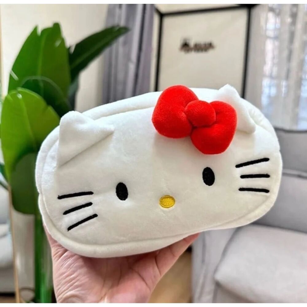 Hello Kitty Plush Make-up Overnight Cosmetic Bag Lined Zipper Mutlti Compartment